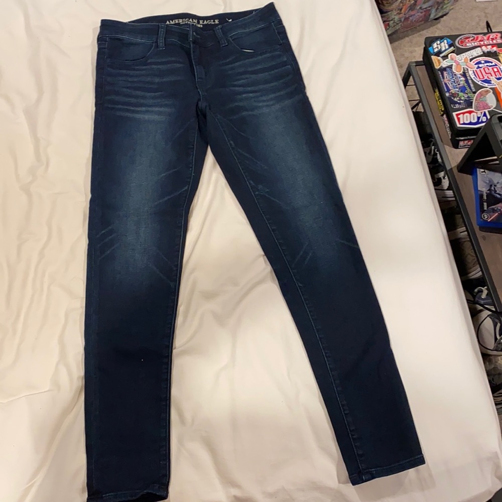 Size 8, America eagle skinny jeans.